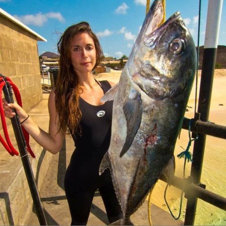 Девушка с рыбой