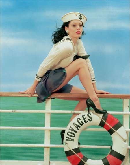 Pin up роуз макгоуэн