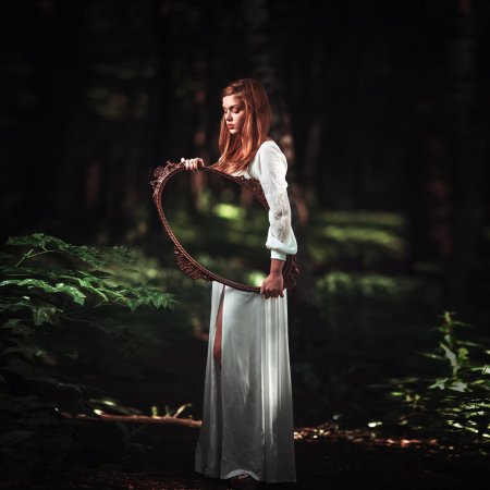 Фотосессия с зеркалом на природе