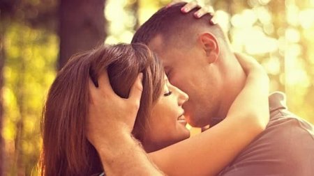 Объятия влюбленных