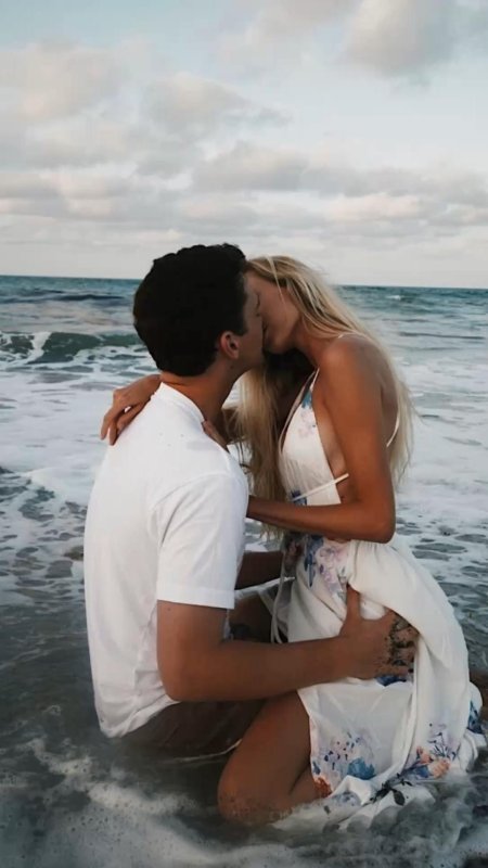 Влюбленные пара море