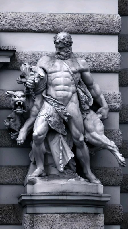 Статуя геракла с цербером