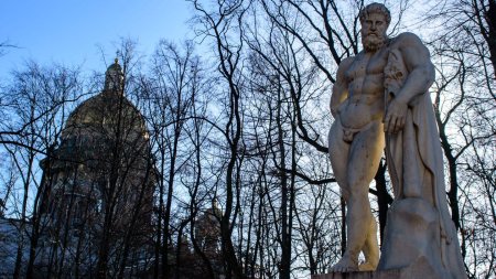 Скульптура геракл фарнезский санкт-петербург александровский сад