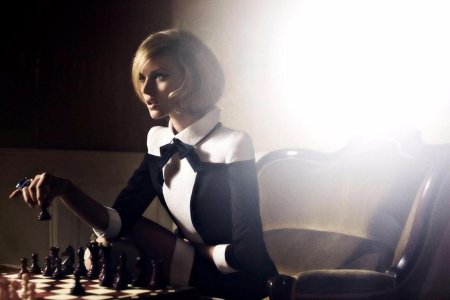 Девушка и шахматы