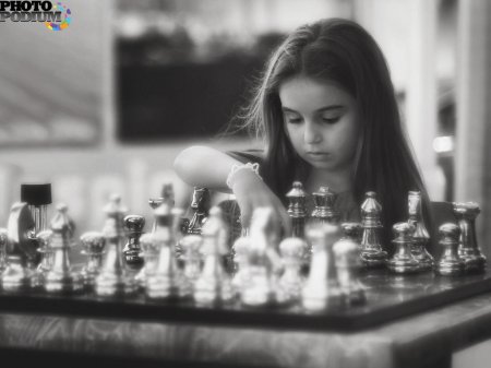 Девушка и шахматы