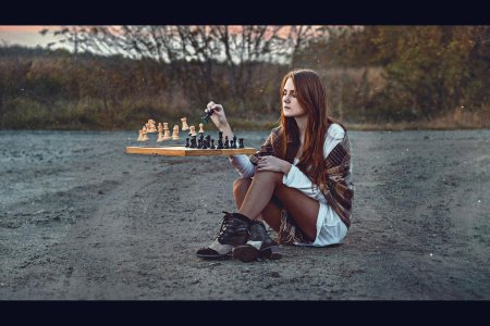 Девушка и шахматы