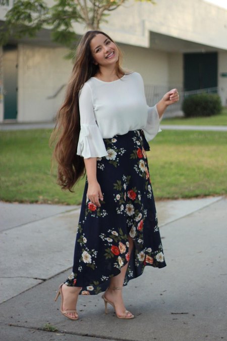 Девушка длинные волосы