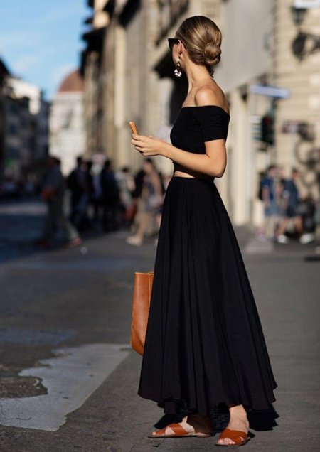 Черное платье стрит стайл