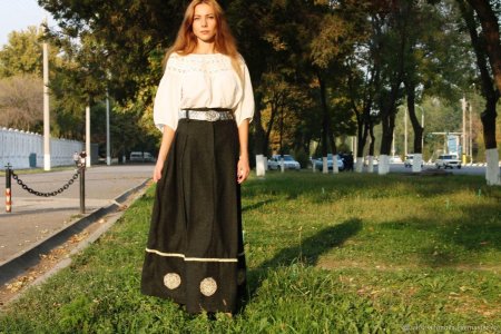 Костюм с длинной юбкой