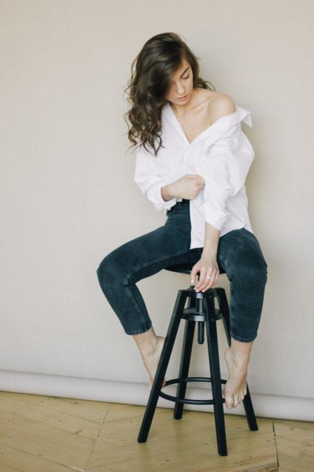 Фотосессия в рубашке для девушек студии