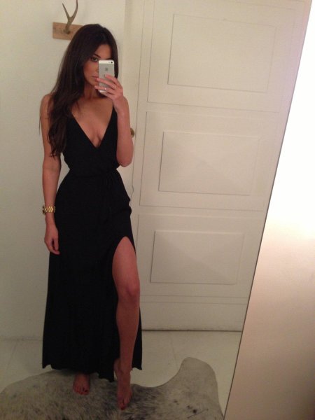 Селфи в черном платье