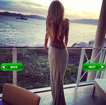 Девушка в длинном платье со спины