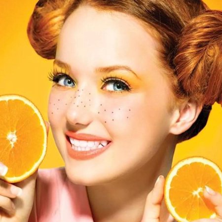 Девушка с апельсинами