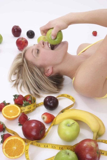 Женщина с фруктами