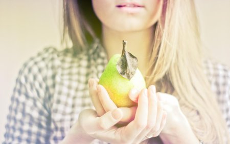 Девушка груша
