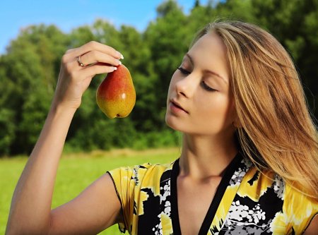 Девушка груша