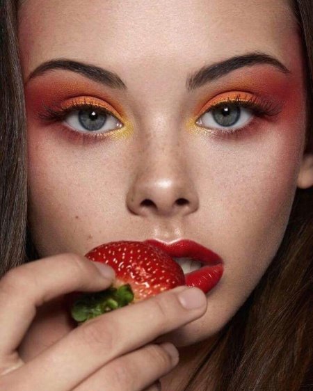 Клубничный макияж
