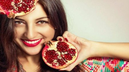 Девушка с гранатом