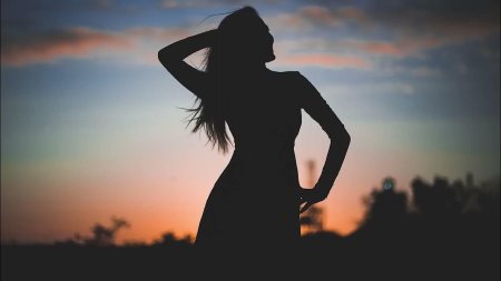 Силуэт женщин