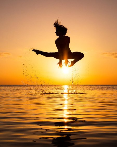 Девушка на закате