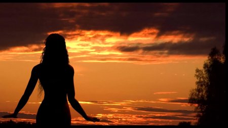 Девушки на закате