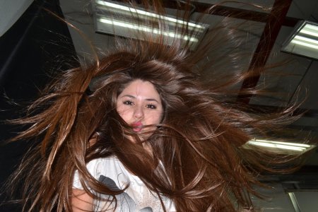 Женщина с волосами