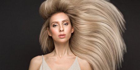 Гладкие волосы блонд