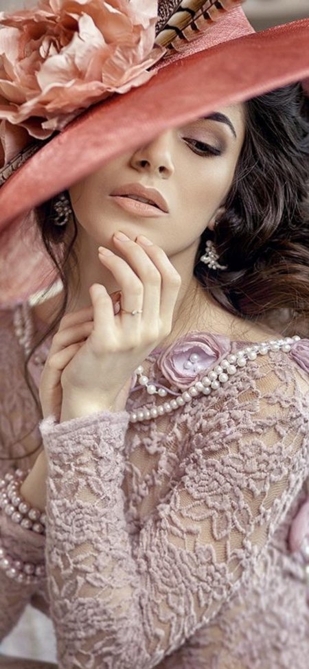 Дама в шляпке