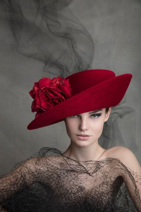 Девушка в шляпе