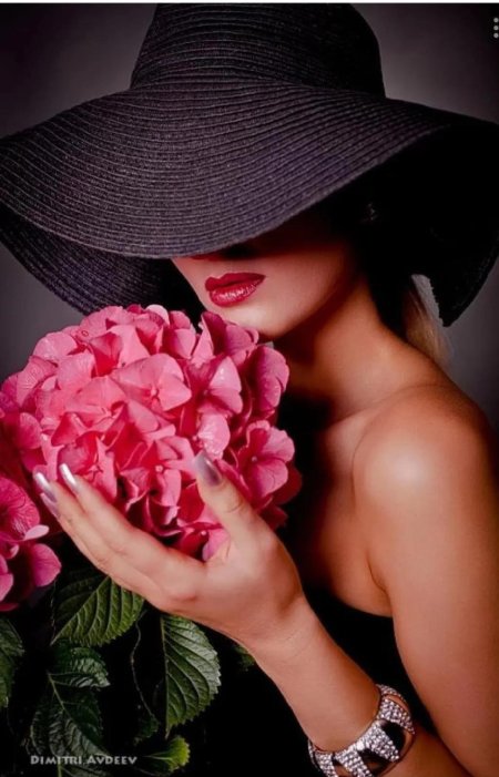 Девушка в шляпе