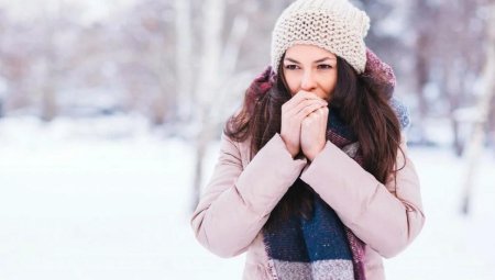 Замерзшая девушка