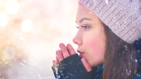 Замерзшая девушка