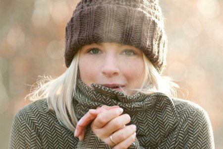 Замерзшая девушка