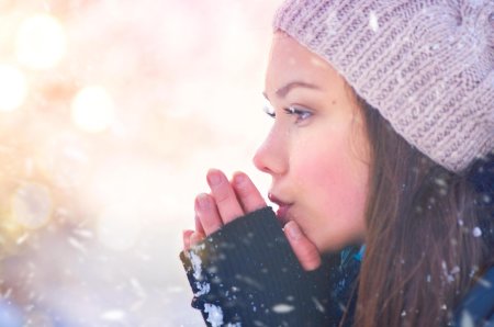 Замерзшая девушка