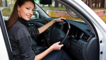 Женщина за рулем