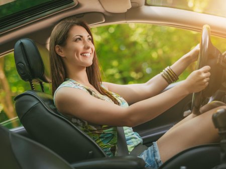 Женщина за рулем