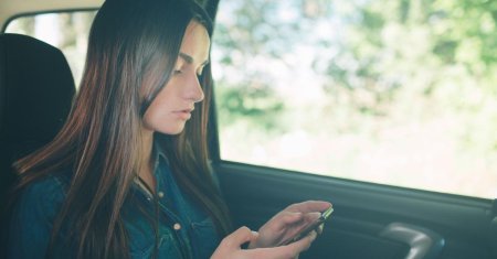 Девушка в авто