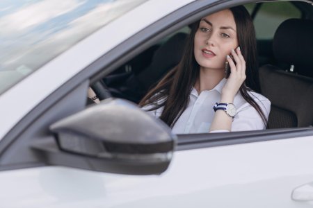 Девушка в автомобиле