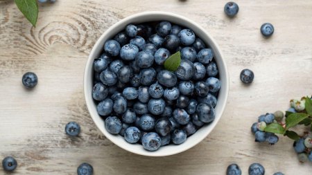 Голубика в чашке