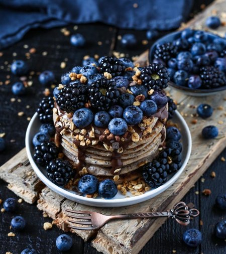 Блины с черникой