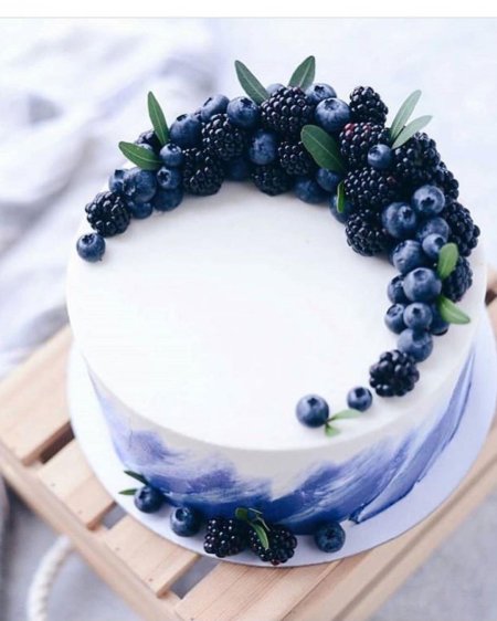 Торт с голубикой украшение