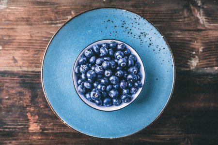 Голубика в тарелке