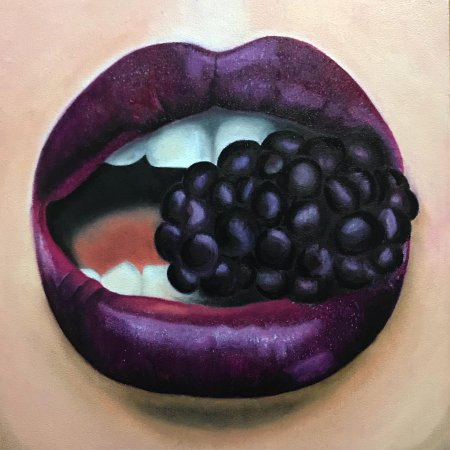 Губы в чернике