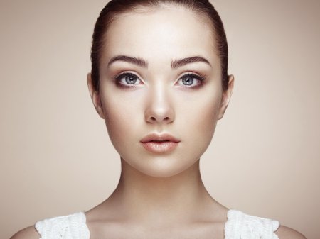 Женское лицо