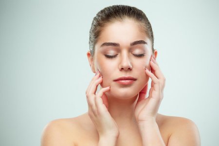 Девушка с чистой кожей