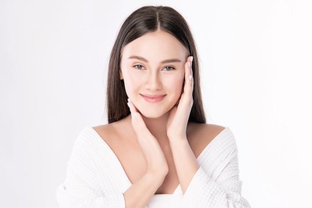 Девушка с чистым лицом