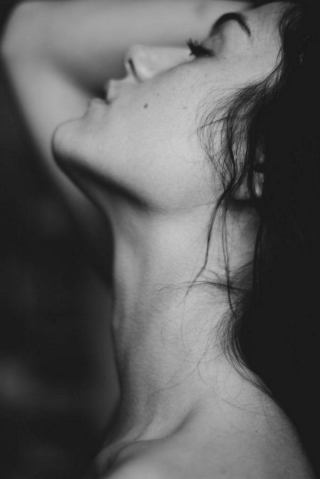 Шея девушки