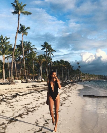 Пляжная девушка