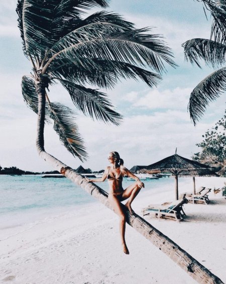 Девушка на острове