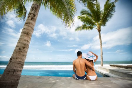 Море пальмы девушка